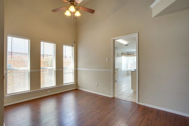 Building Photo - 573 Lake Forest Dr