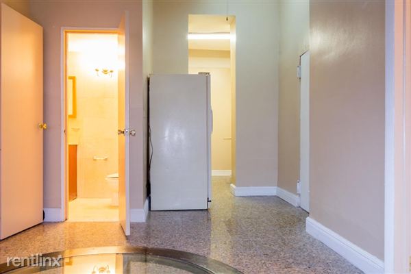 Building Photo - 30 Saint James Pl
