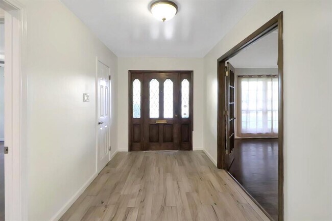 Foto del edificio - 5602 Sylmar Rd