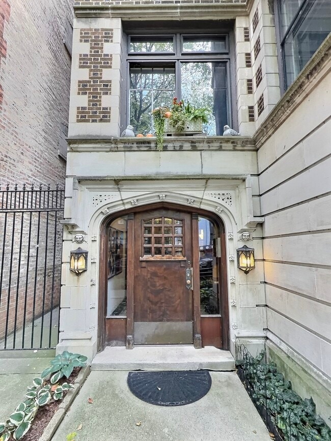 Foto del edificio - 2921 N Pine Grove Ave