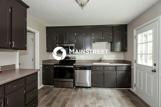Foto del edificio - 4 Bedroom Pet-Friendly Home in Charlotte, NC with Main Street Renewal