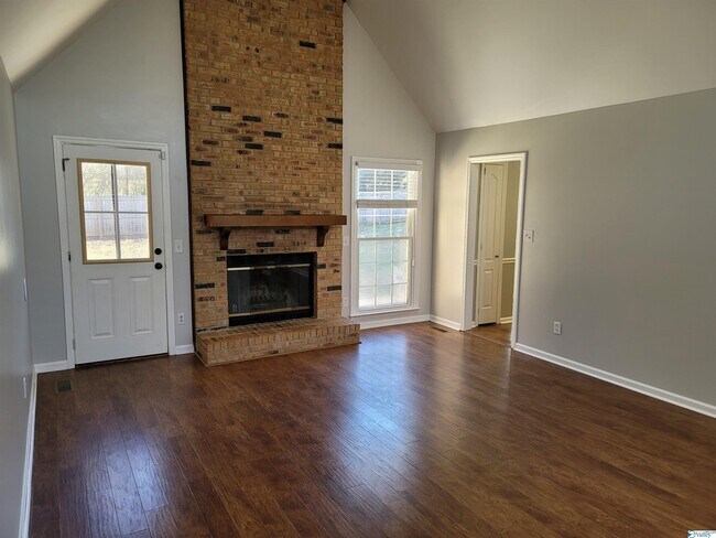 Building Photo - 258 Pops Corner