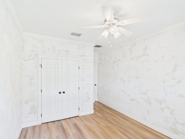 Foto del edificio - Modern Comfort: 3 Bed, 2 Bath with Garage & Large Pantry