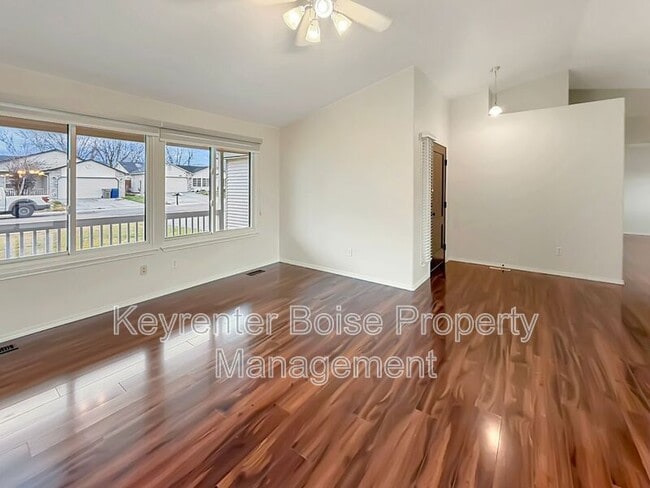 Foto del edificio - 2807 Mink Pl