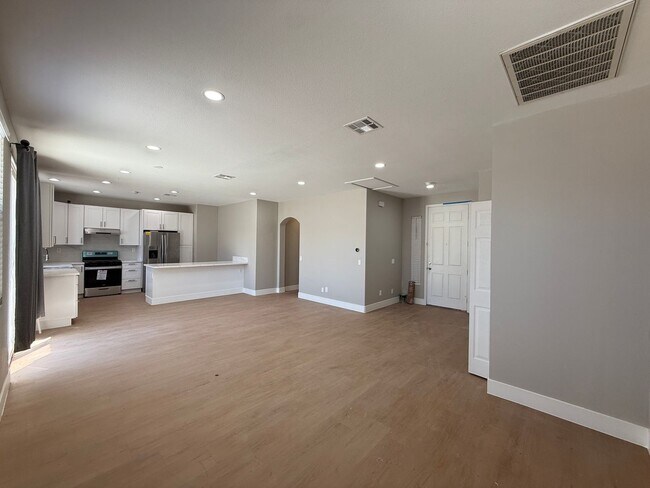 Building Photo - Lancaster Remodeled 3 bedroom - Available Now!