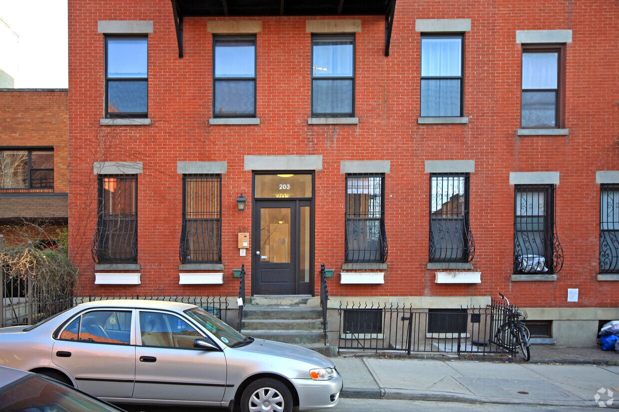 Building Photo - 203 Luquer St