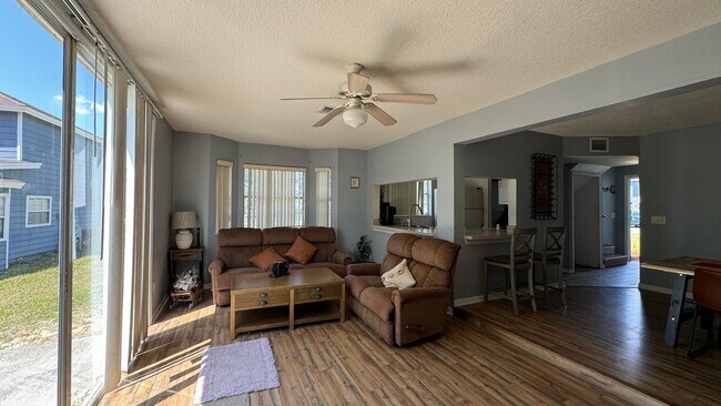 Building Photo - 842 Caribbean Dr