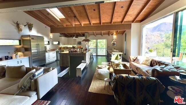 Building Photo - 19562 Cave Way