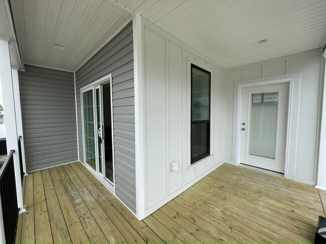 Building Photo - 113 Hill Cir