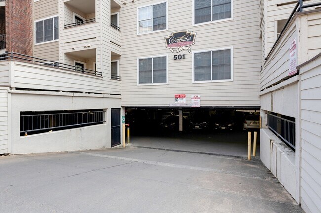 Foto del edificio - UT PRE LEASE: 3 bed/ 2 bath, West campus 1 Block to UT, 2 reserved parking spaces