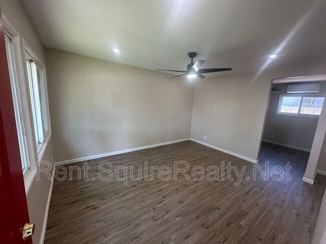 Foto del edificio - 251 W 9th St