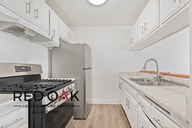 Building Photo - ~1 Month FREE~ Bright and Welcoming One Be...