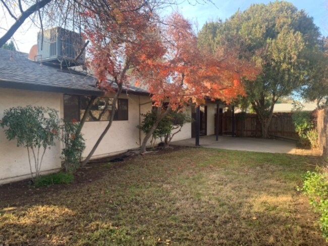 Foto del edificio - 810 Madrone Ave