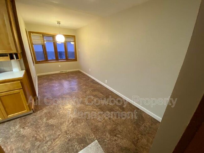 Foto del edificio - 2210 E Sheridan St