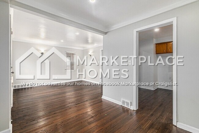 Building Photo - 9421 Courville St