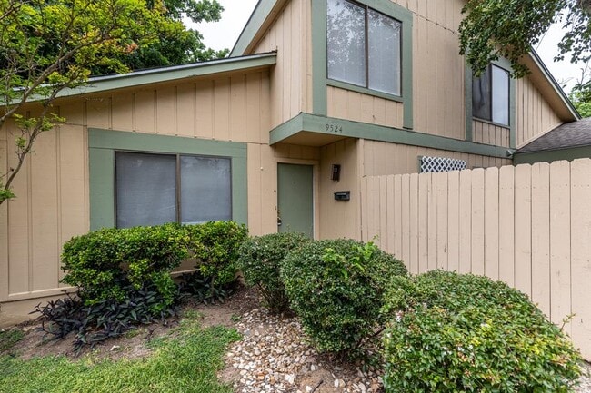 Building Photo - 9524 Quail Village Ln