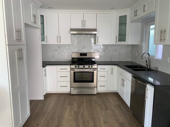 Building Photo - 10323 Whitegate Ave