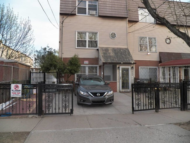 Building Photo - 2066 Cicero Ave