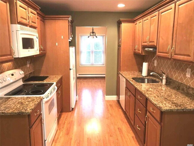 Building Photo - 606 Gotham Dr