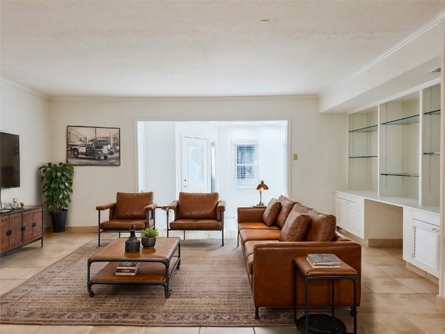 Foto del edificio - 811 Lovett Blvd