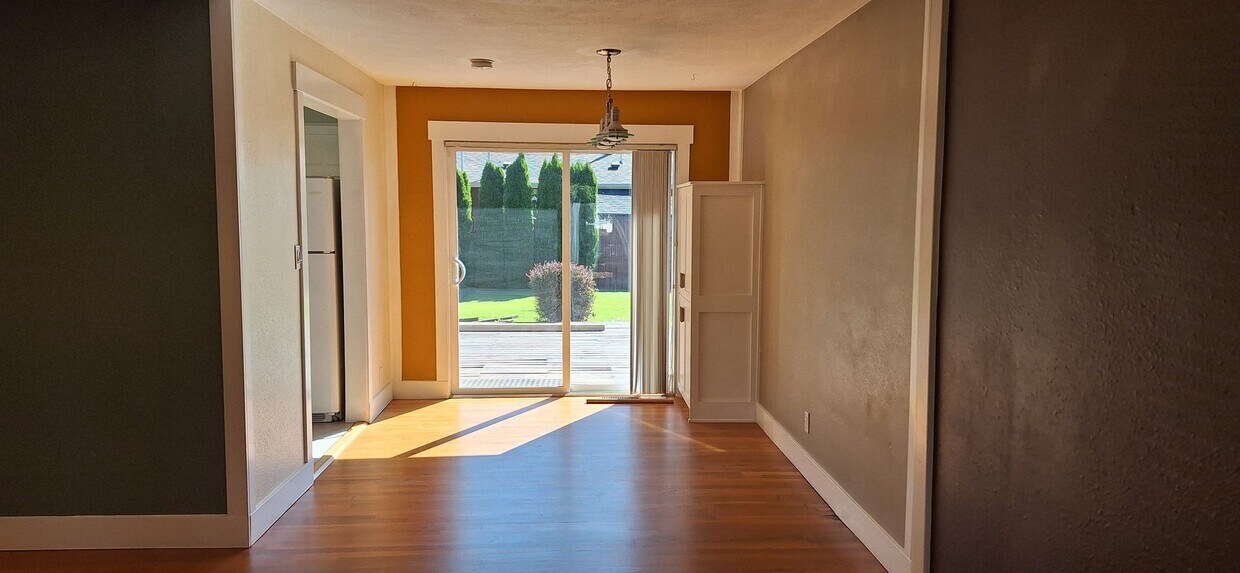 Primary Photo - Nicely updated home