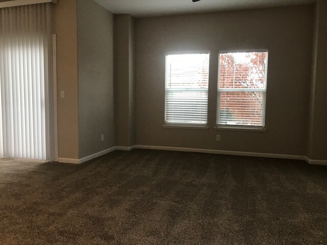 Great Room - 3301 N Park Dr