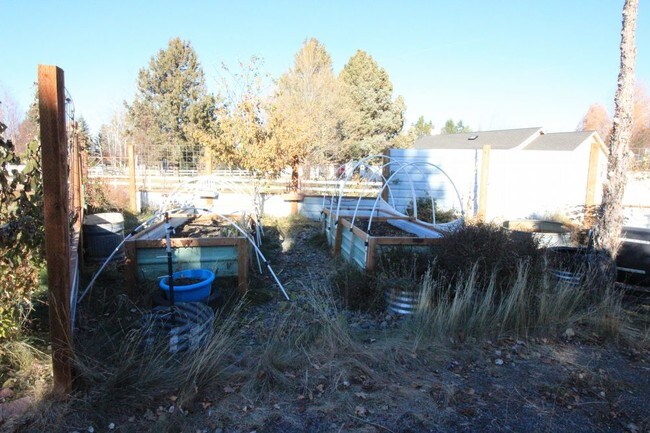 Building Photo - Homestead in Bend