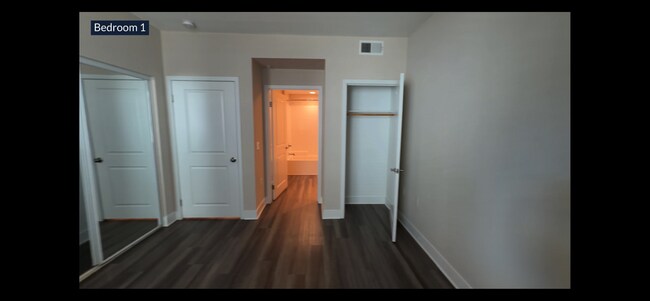 Foto del edificio - 7421 Edinger Ave