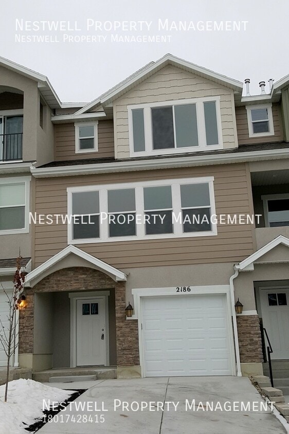 Primary Photo - Wonderful Three-Story Townhome in Traverse...