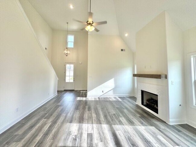 Foto del edificio - Brand New 4BR 2.5bath + office home in Oli...