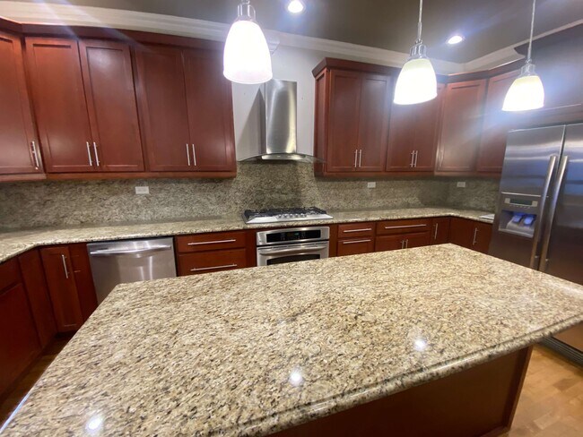 Foto del edificio - 2825 N Hamlin Ave