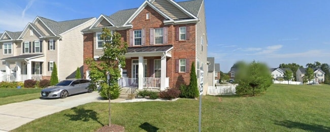 Building Photo - 9210 Deer Village Dr