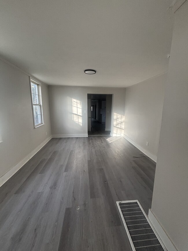 Foto del edificio - 8019 Platt Ave