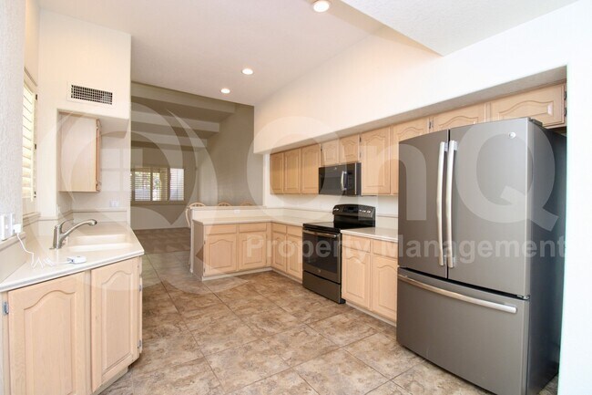Building Photo - 970 E Chilton Dr