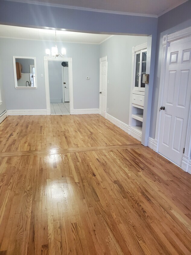 Primary Photo - 2858 N Elston Ave
