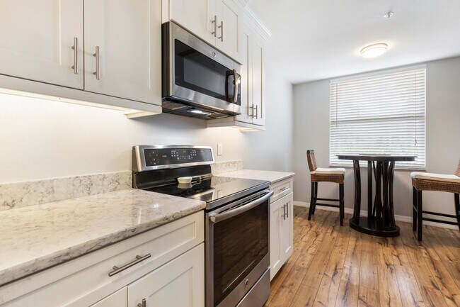 Foto del edificio - 8750 Olde Hickory Ave