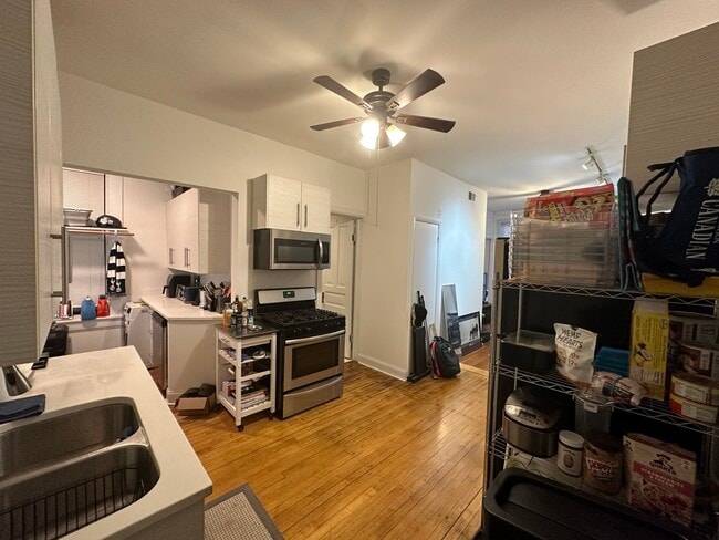 Building Photo - 1350 N Greenview Ave