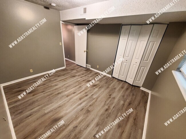 Foto del edificio - 7032 Woodson Rd
