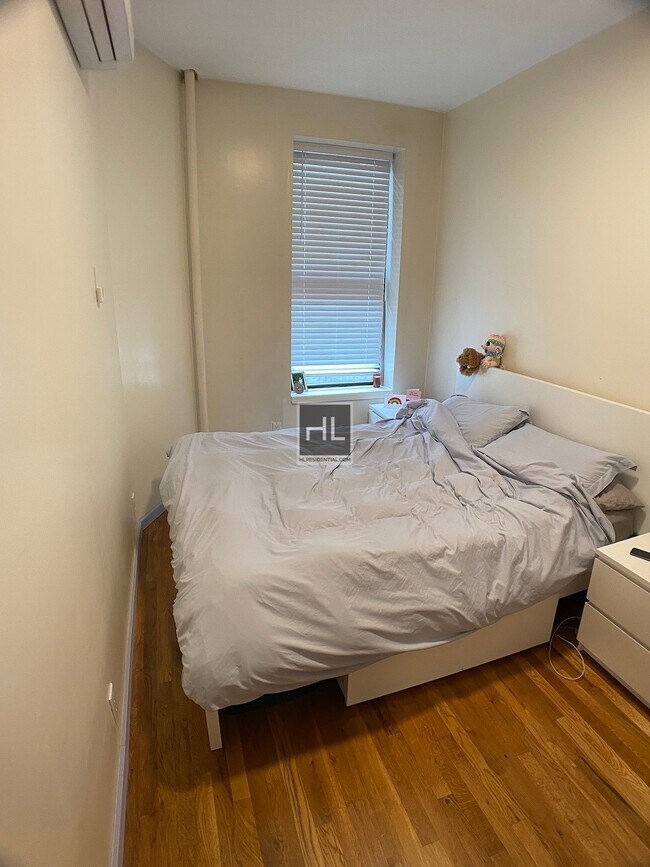 Building Photo - MODERN 2 BED 1 BATH WITH DISHWASHER INCLUDED