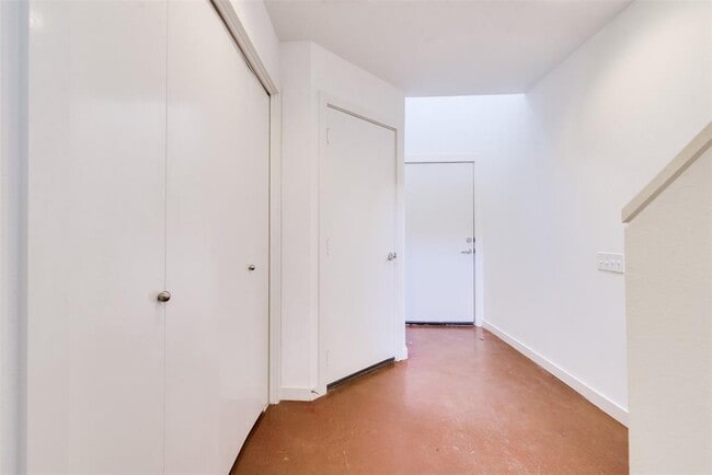 Building Photo - 21 N Ennis St