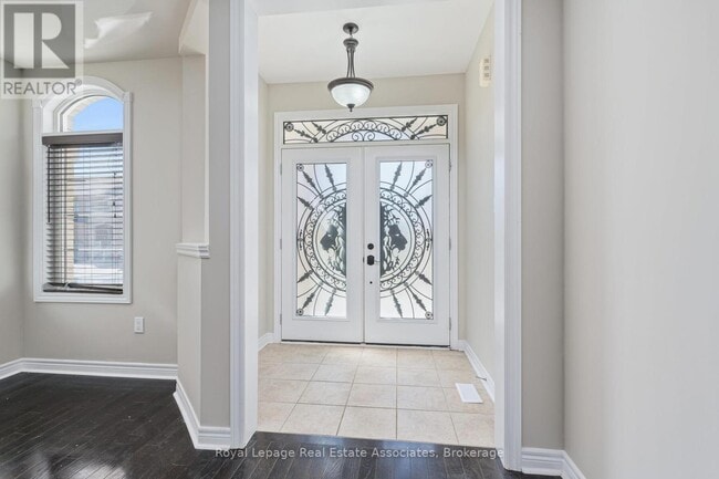 Building Photo - 405 Hincks Dr
