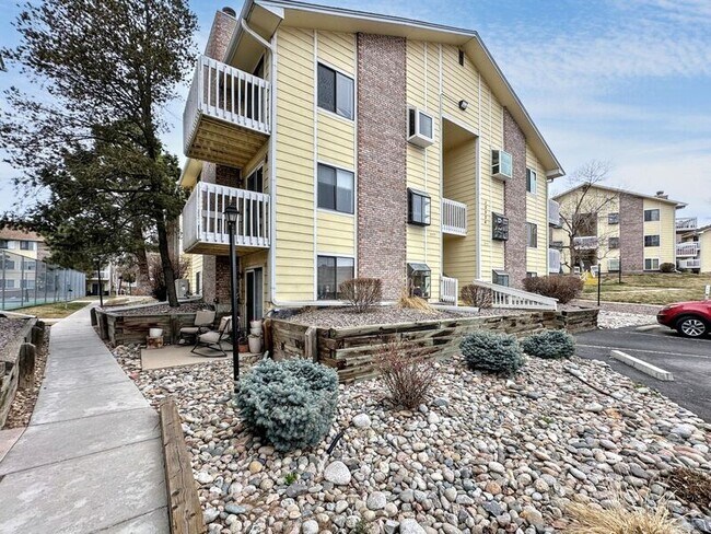 Building Photo - 12524 E Cornell Ave