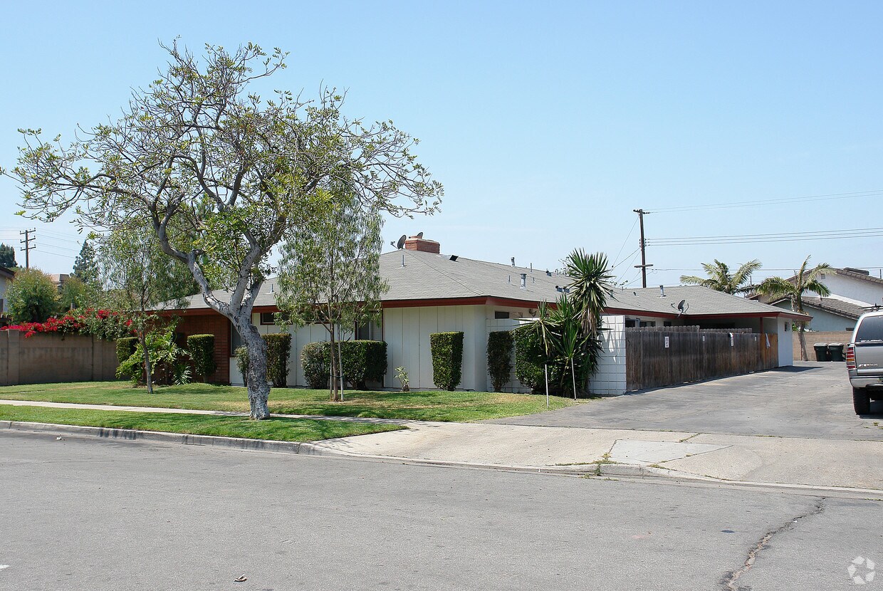Building Photo - 2211 S Mountain View Ave