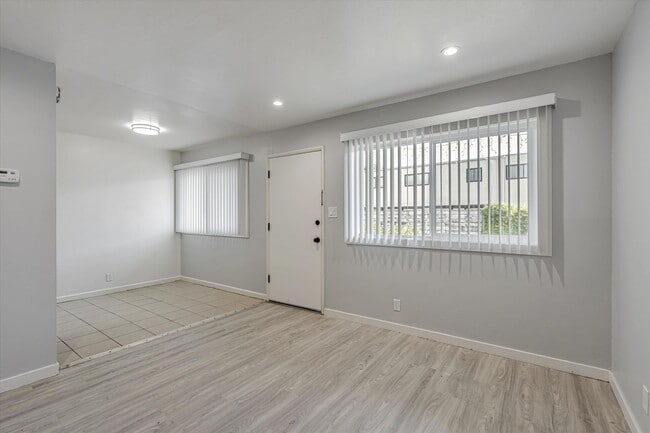 Building Photo - Donal Park Apartments