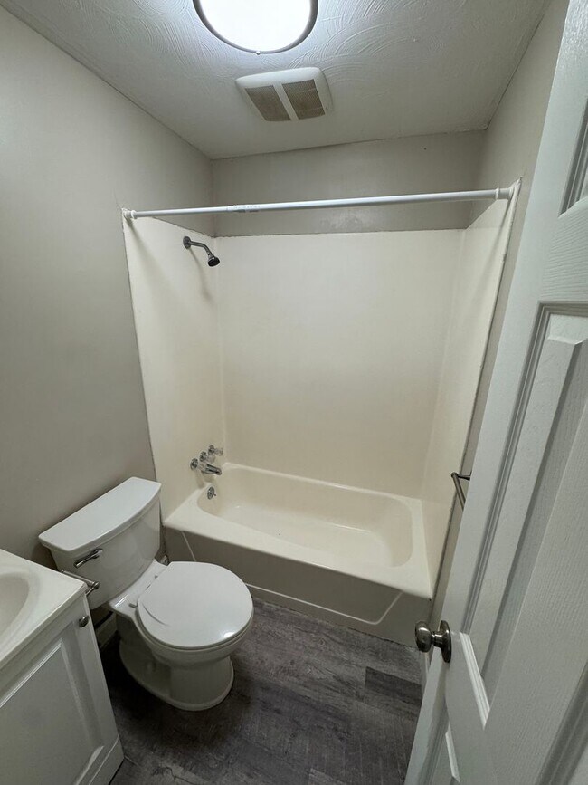 Foto del edificio - 101-103 Green Oaks Drive