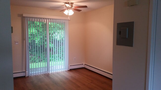 Foto del edificio - Spacious 2-Bedroom Townhouse
