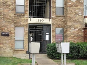 Building Photo - 1810 N Garrett Ave Building Photo - 1810 N Garrett Ave