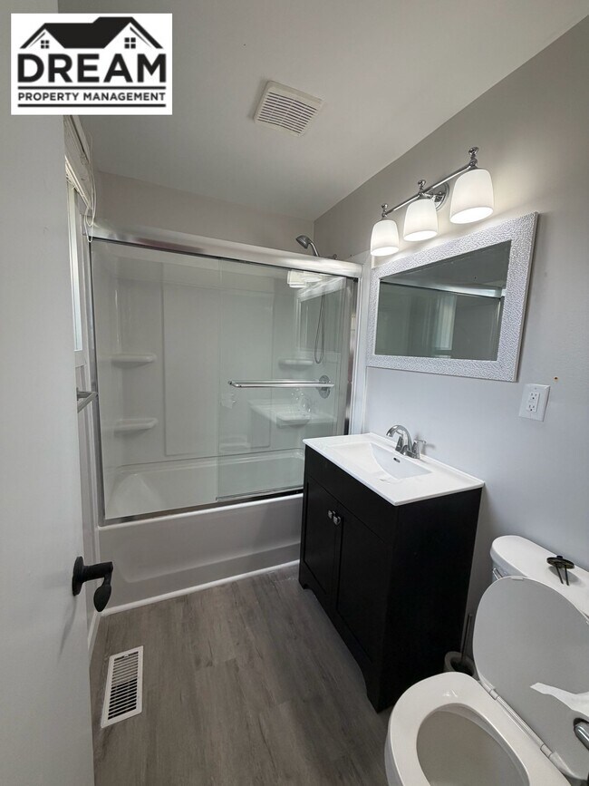 Photo du bâtiment - 727 Oak Ave