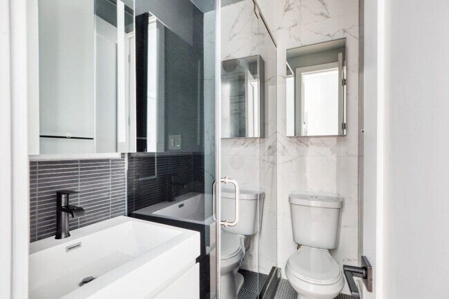 Foto del edificio - 273 W 10th St