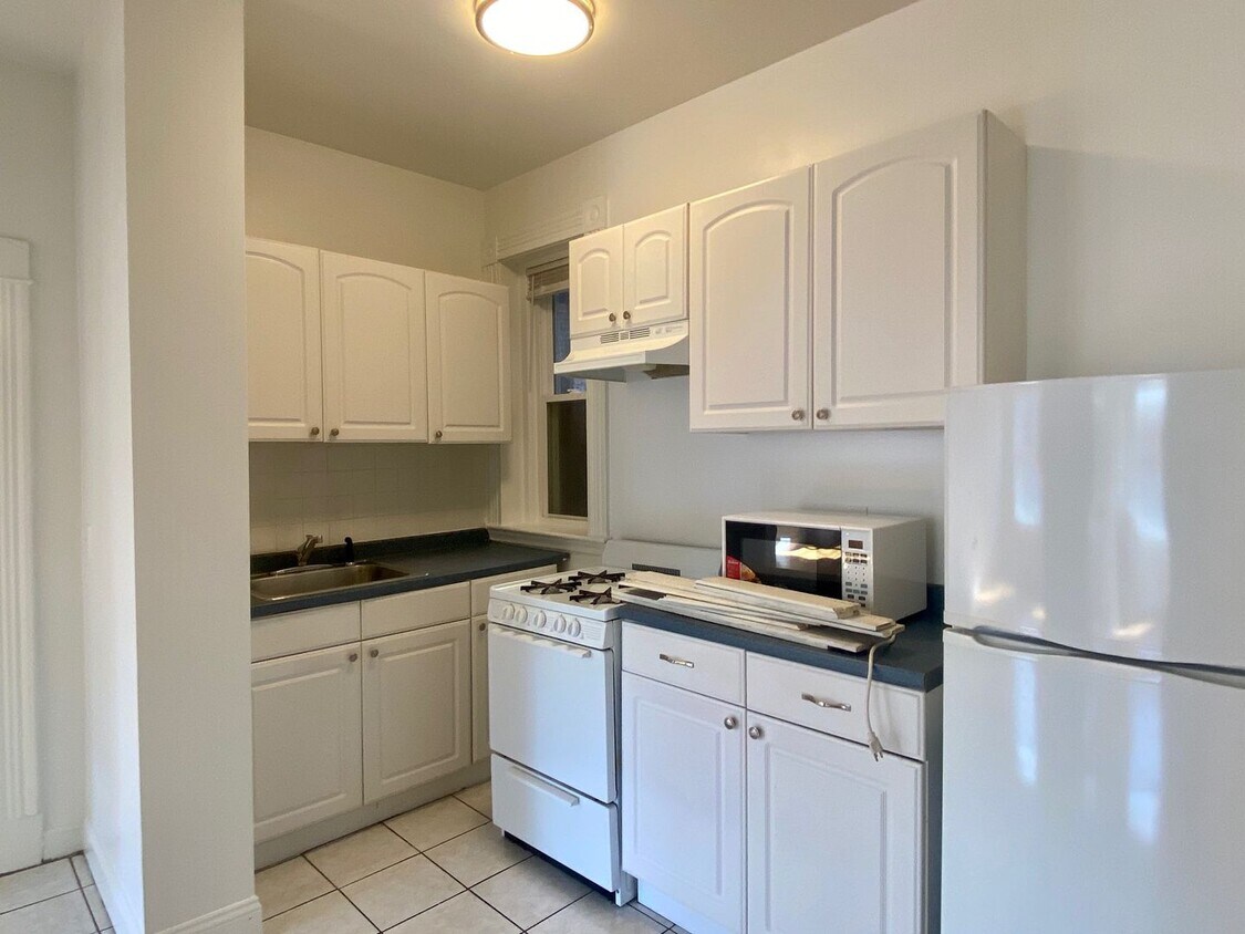 Foto principal - Large, sunny 2 bed unit in a prime locatio...